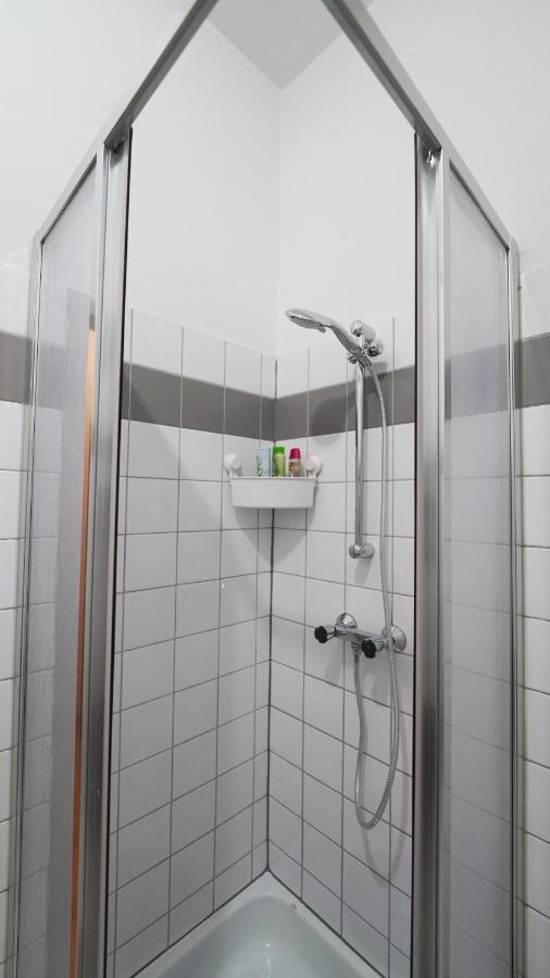 Cozynite Premium Apartment Hernals 1 Вена Экстерьер фото